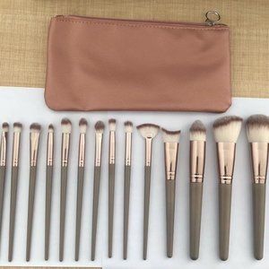 Make up brush, 20 piece set, Synthetic Hair, 100% brand new, it comes with a bag